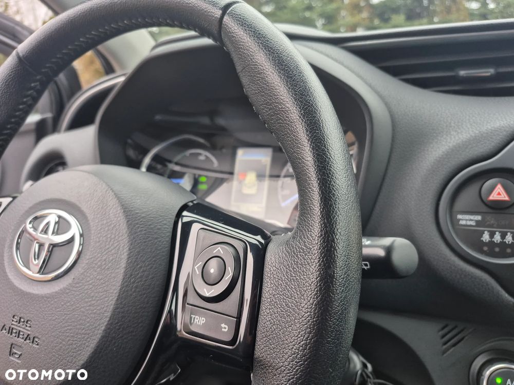Toyota Yaris Hybrid 100 Premium - 19