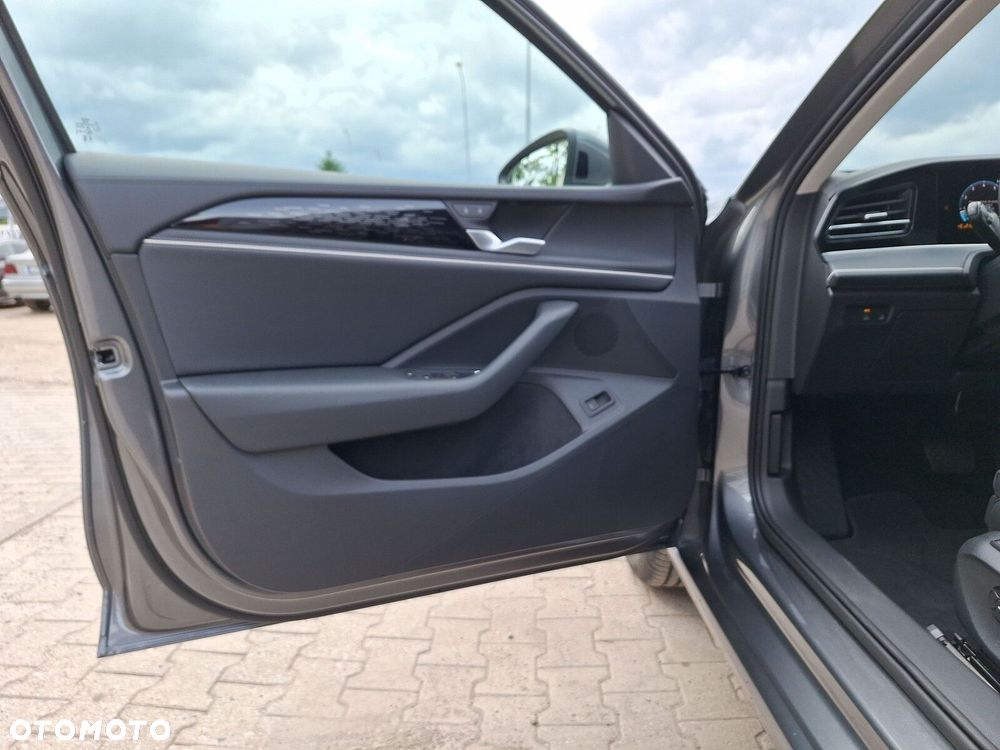 Volkswagen Passat - 10