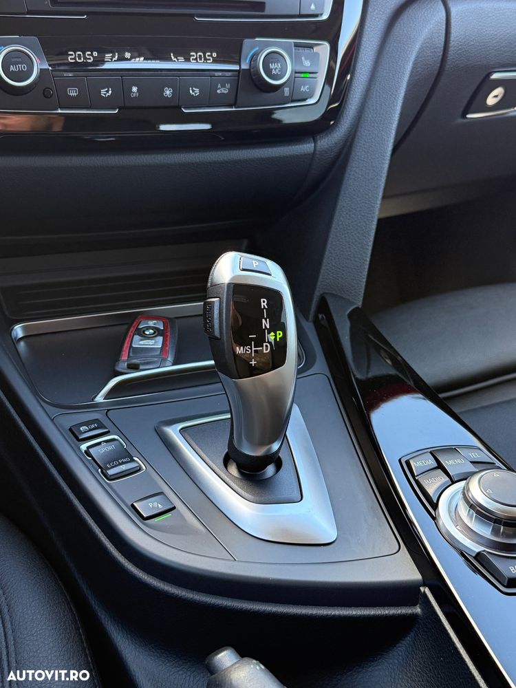 BMW Seria 3 320d Aut. Sport Line - 11