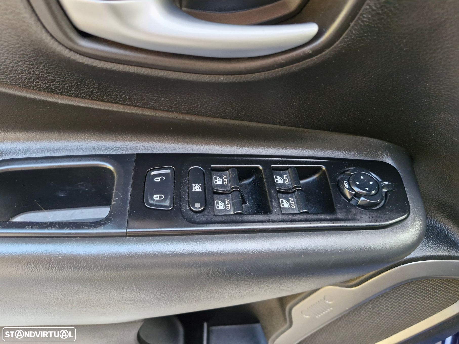 Jeep Renegade 1.0 T Limited - 38