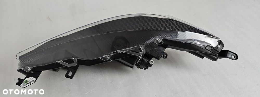 LAMPA PRAWA ZWYKŁA SOCZEWKA TOYOTA YARIS IV 2019- - 7