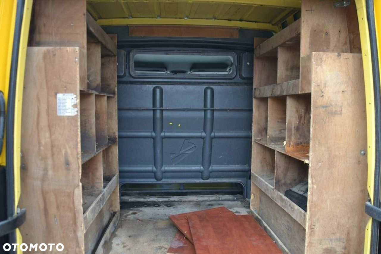 Mercedes-Benz Sprinter - 15