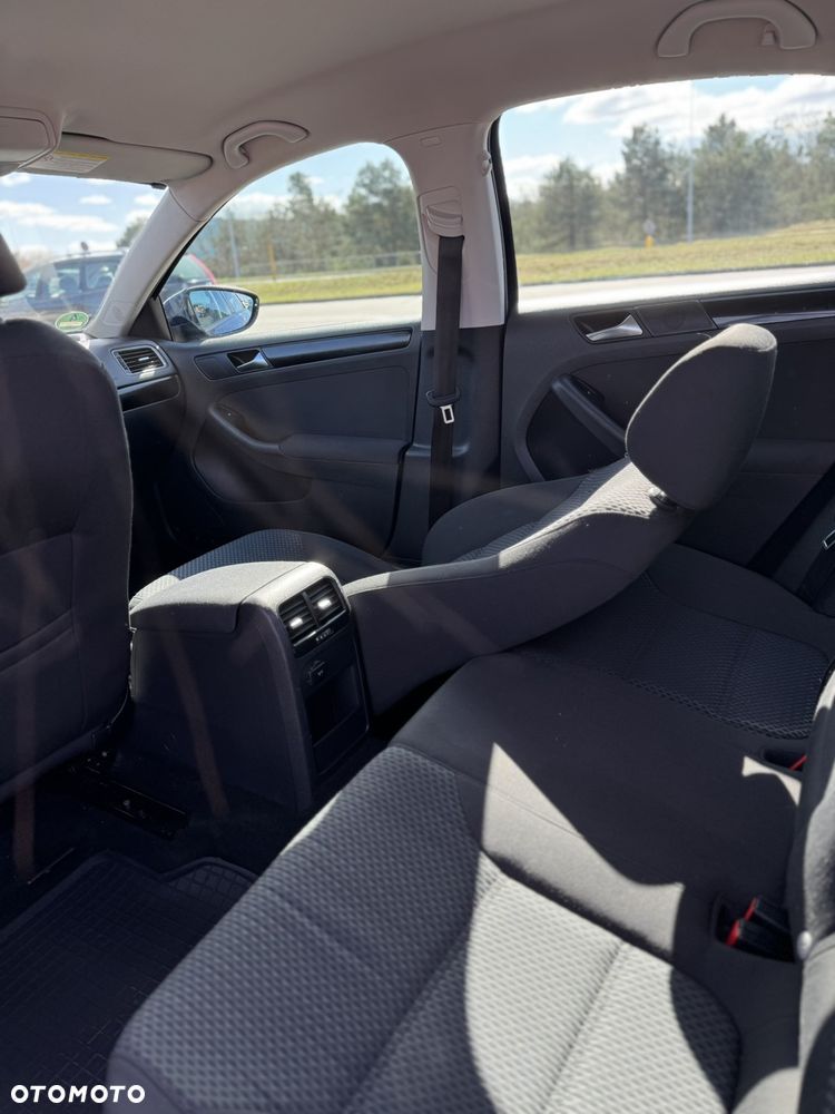 Volkswagen Jetta 1.2 TSI Comfortline - 24