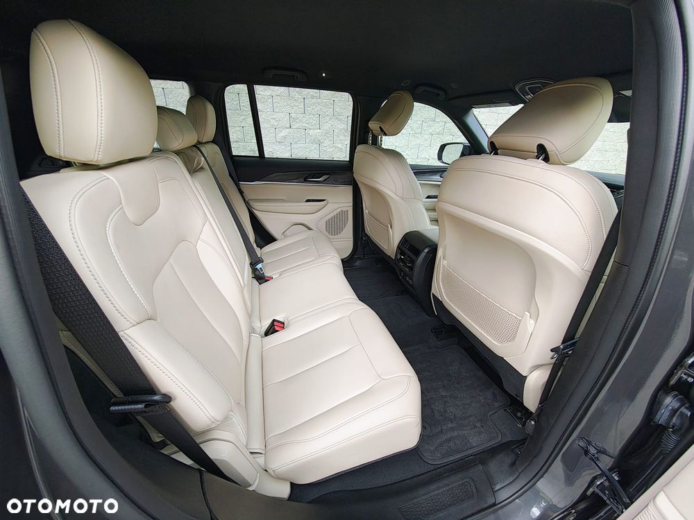Jeep Grand Cherokee - 16