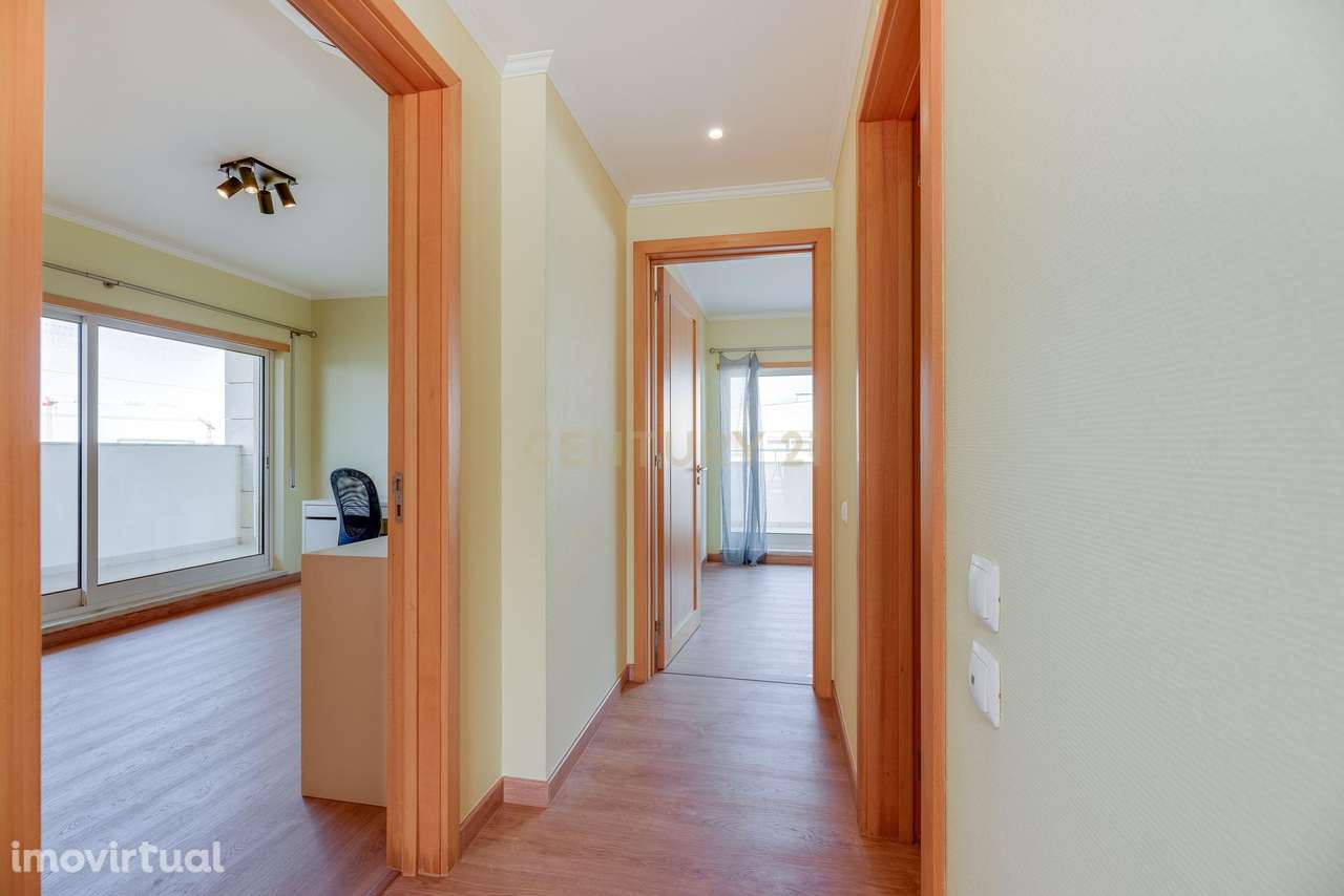 T4 Premium com Suíte, Terraço e Estacionamento em Oeiras - Grande imagem: 3/28