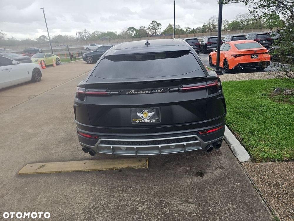 Lamborghini Urus - 3