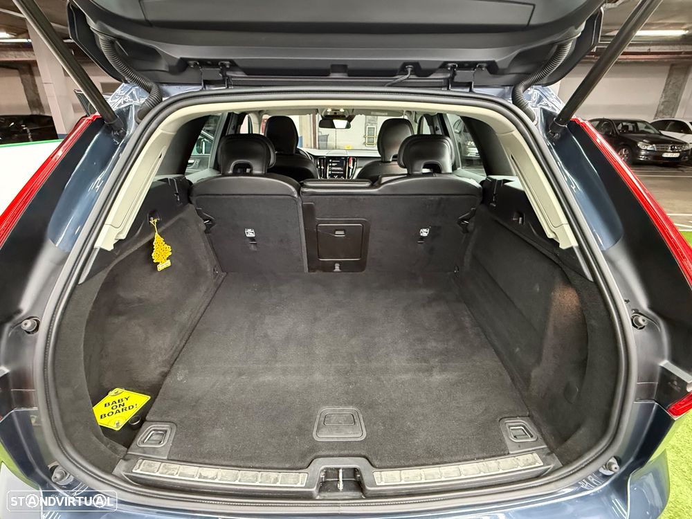 Volvo XC 60 2.0 T8 PHEV Momentum AWD - 10