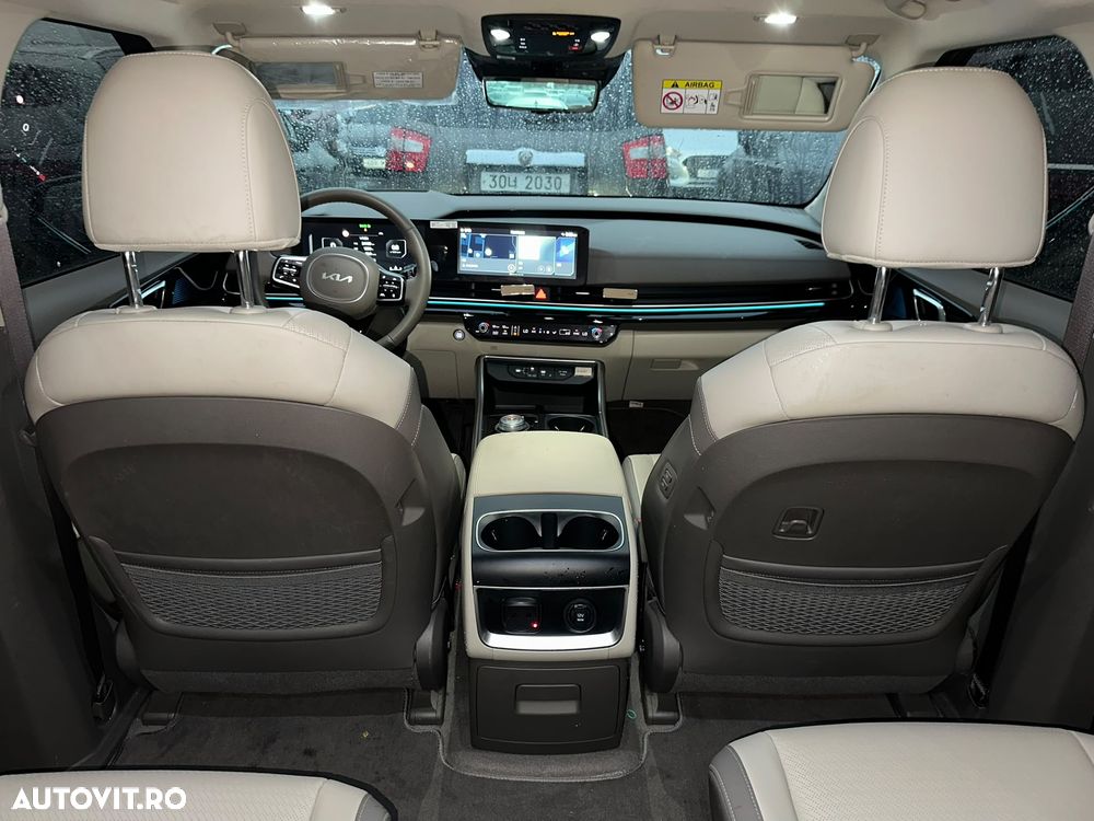 Kia Carnival - 8