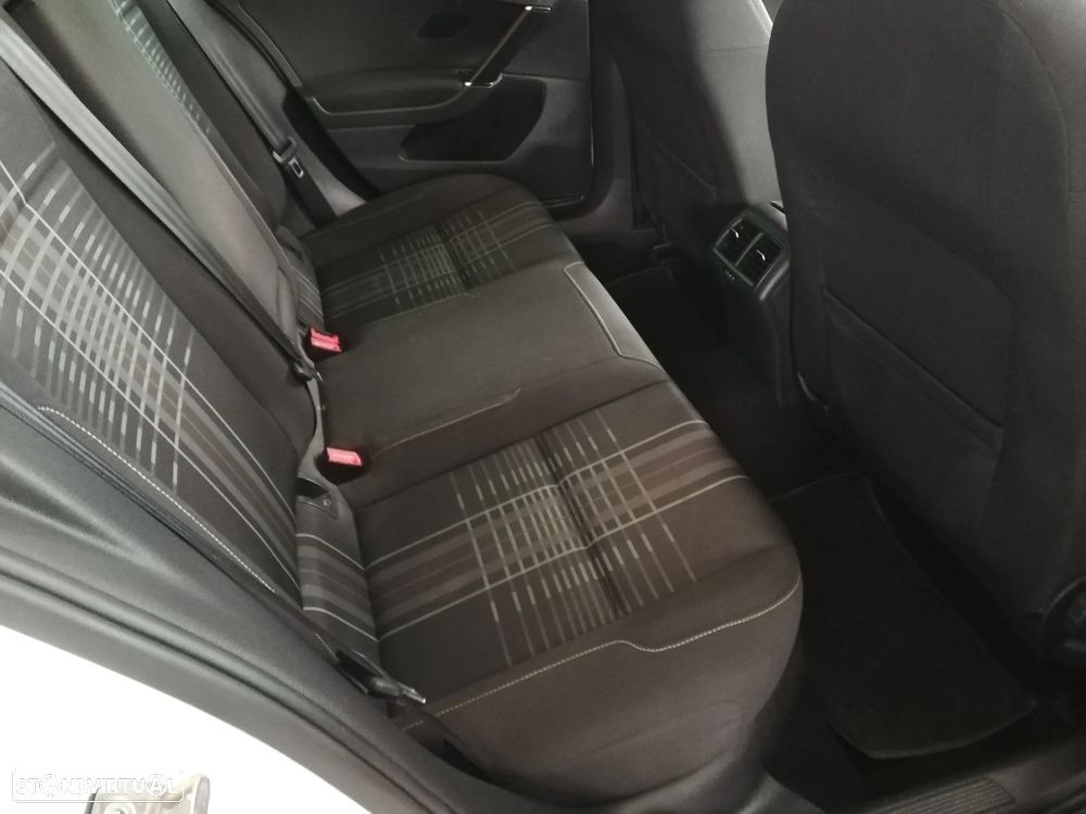 VW Golf 1.6 TDI BlueMotion Lounge - 8