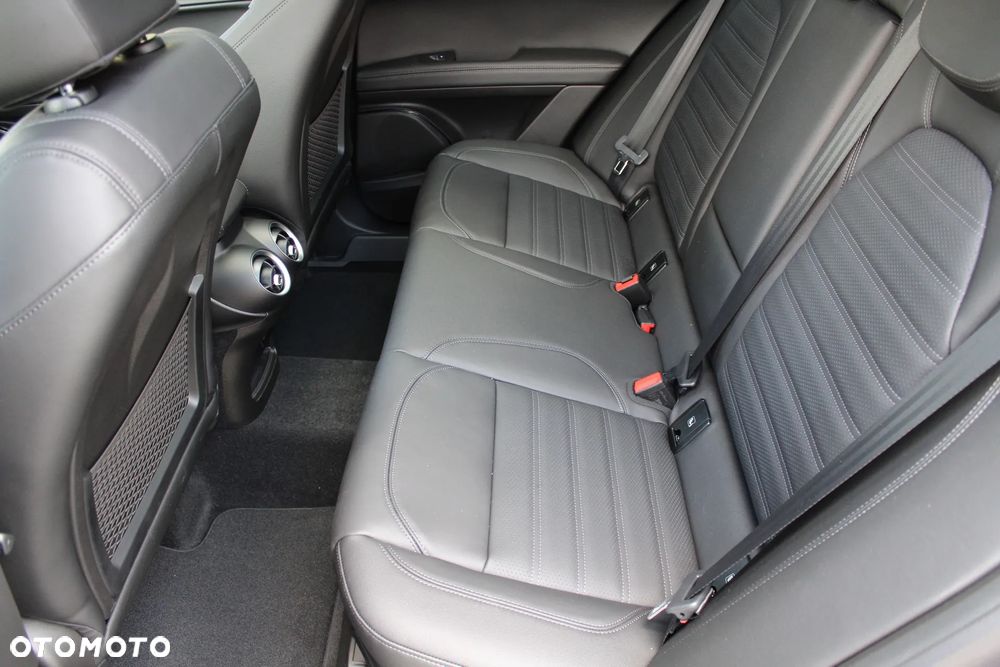 Alfa Romeo Stelvio 2.0 Turbo Veloce Q4 - 11
