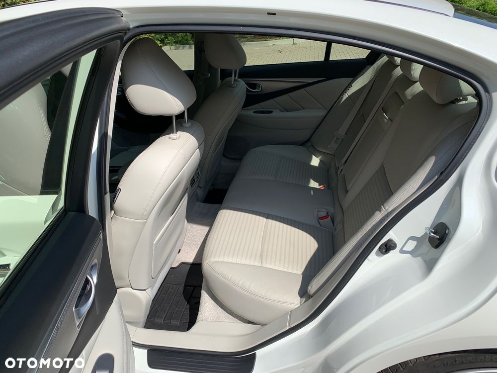Infiniti Q50 Hybrid Sport Tech - 19