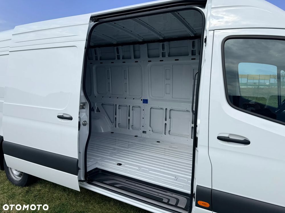 Mercedes-Benz Sprinter - 13