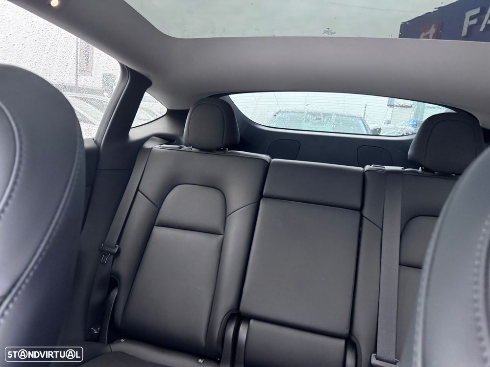 Tesla Model Y RWD - 12