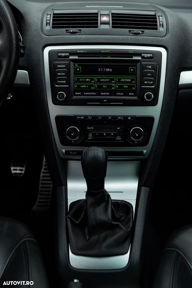 Skoda Octavia Combi 2.0 TDI DPF RS - 19