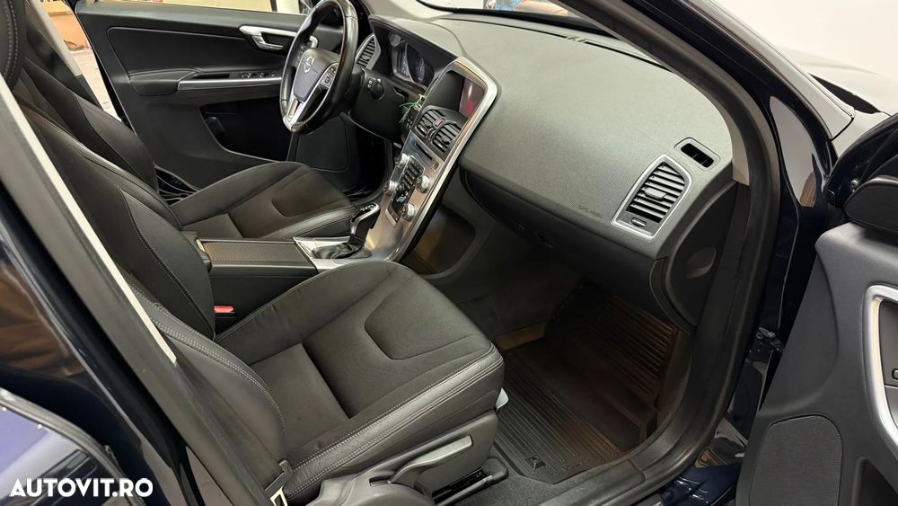 Volvo XC 60 D4 Momentum - 8