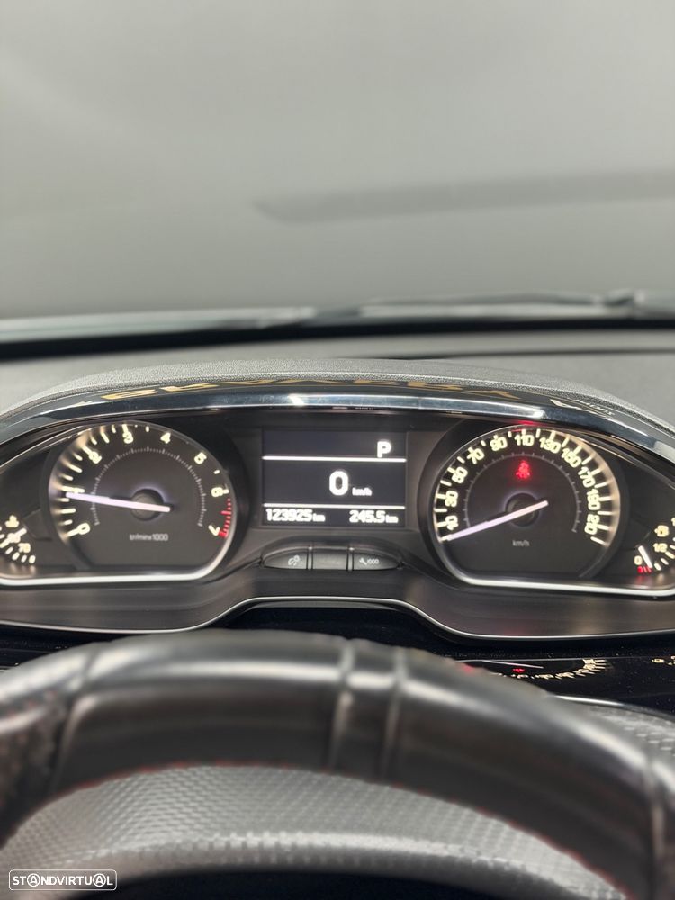 Peugeot 208 1.2 PureTech GT Line EAT6 - 30