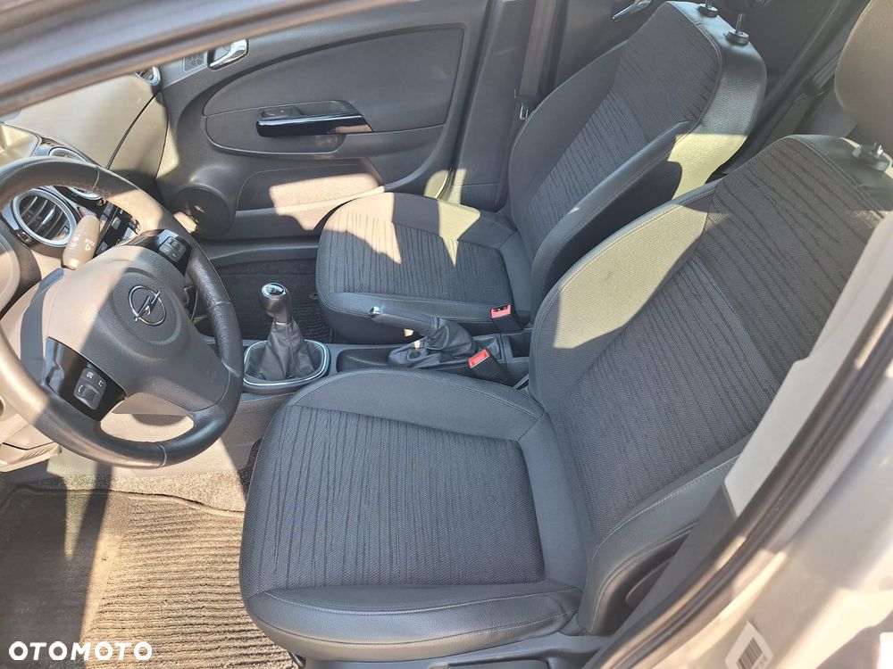 Opel Corsa 1.4 16V Energy - 11