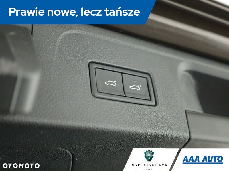 Volkswagen Passat - 12