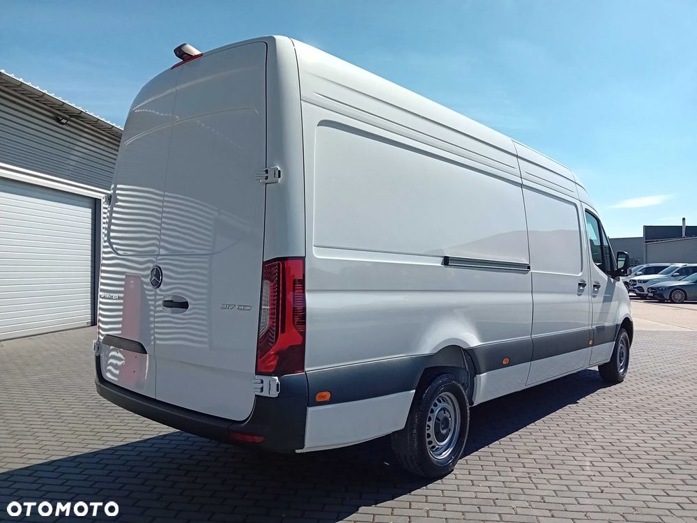 Mercedes-Benz Sprinter - 5