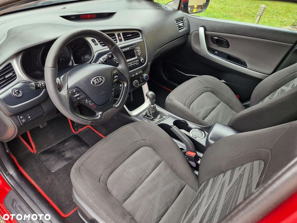 Kia Ceed 1.4 CVVT SW Dream-Team Edition - 6