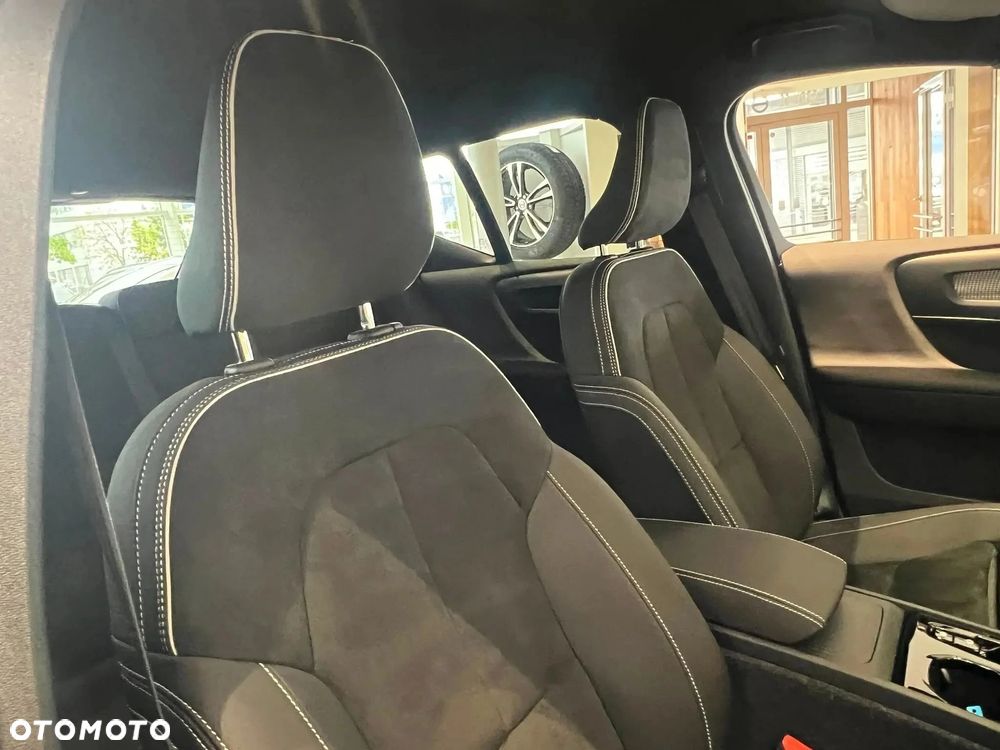 Volvo XC 40 B4 AWD Plus Dark - 20