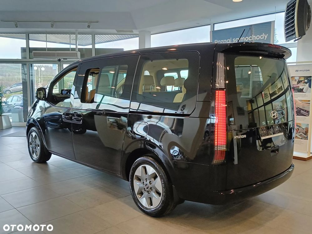 Hyundai Staria 1.6 T-GDI HEV Smart VIP - 4