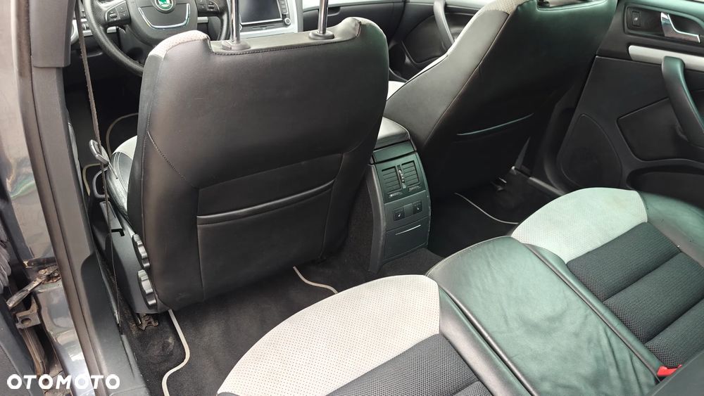 Skoda Octavia 2.0 TFSI RS DSG - 23