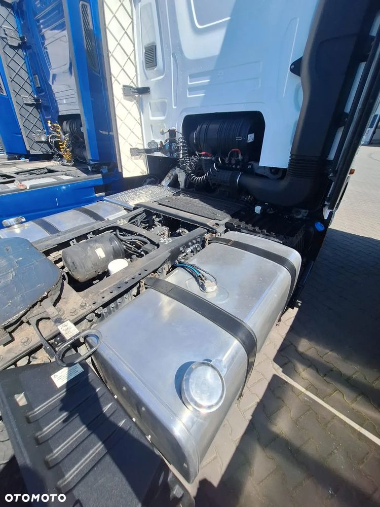 Ford F-MAX LOW DECK używane po kontrakcie serwisowym - 13