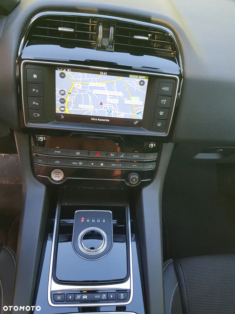 Jaguar F-Pace 3.0 TDV6 AWD R-Sport - 17