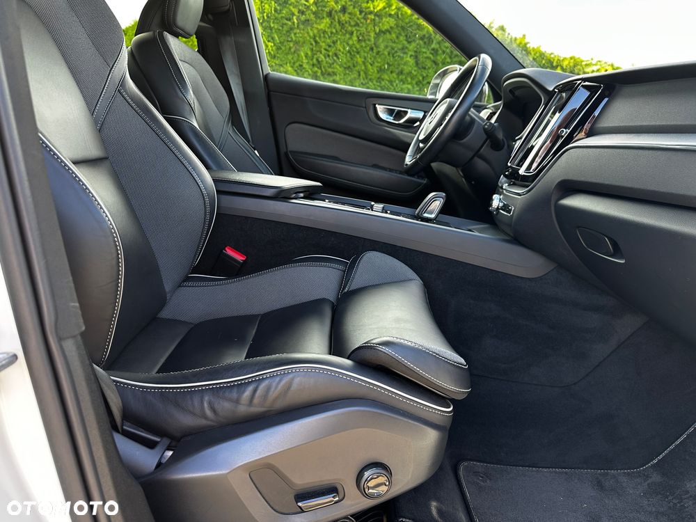 Volvo XC 60 B4 B R-Design - 30