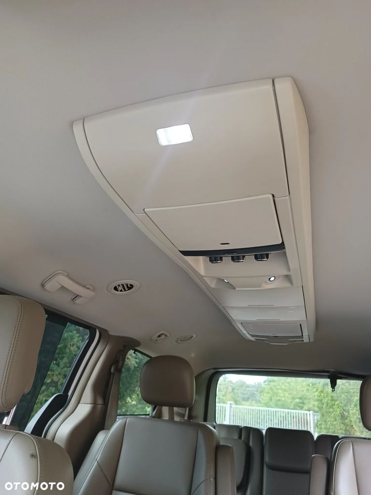 Volkswagen Routan - 18