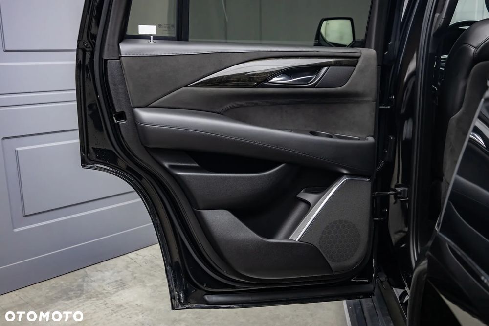 Cadillac Escalade 6.2 V8 AWD AT Platinum - 25