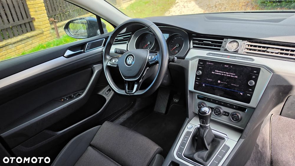 Volkswagen Passat Variant 2.0 TDI SCR BlueMotion Comfortline - 16