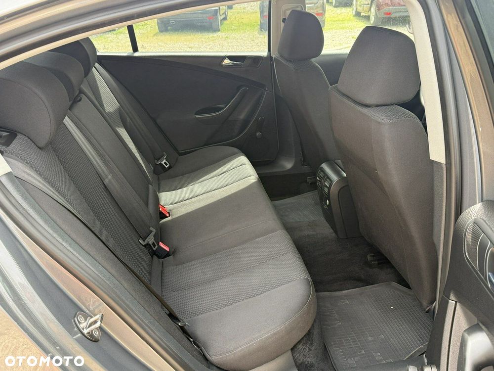 Volkswagen Passat - 23