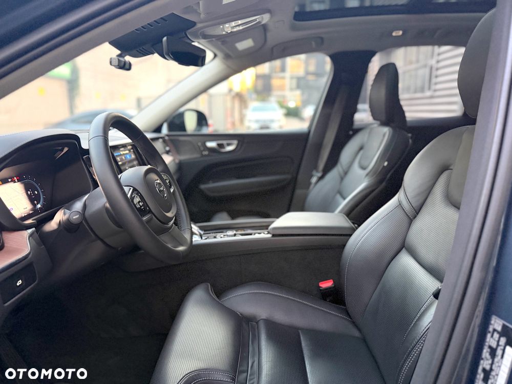 Volvo XC 60 B5 B AWD Ultimate Dark - 14
