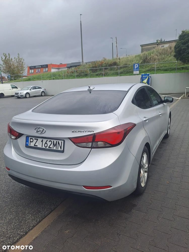 Hyundai Elantra - 7