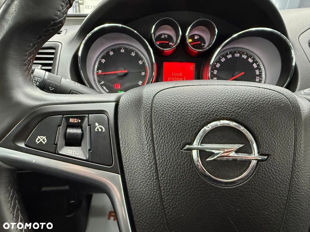 Opel Insignia 2.0 Turbo 4x4 Design Edition - 16