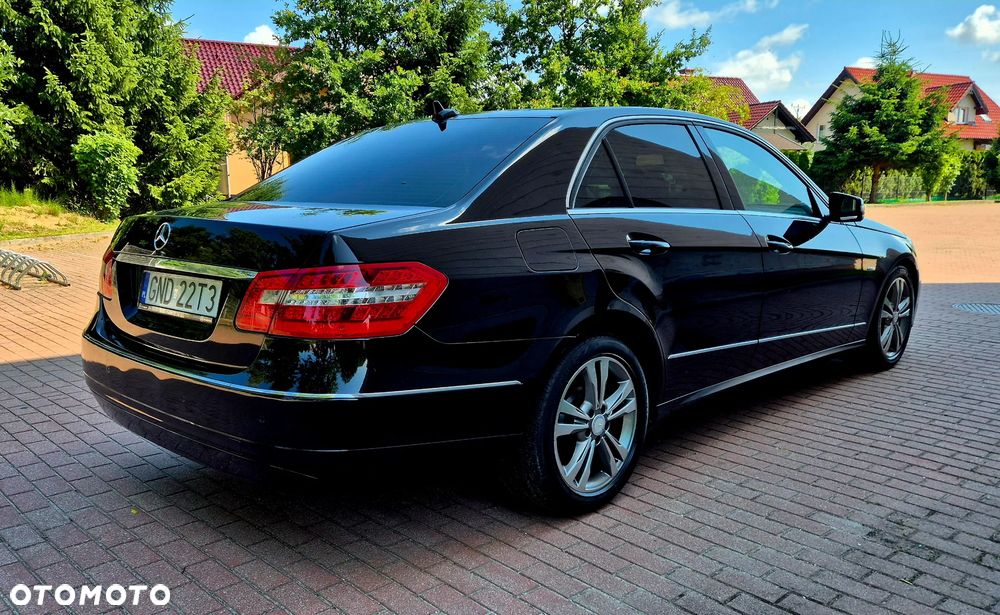 Mercedes-Benz E-Class 2011 photo 2