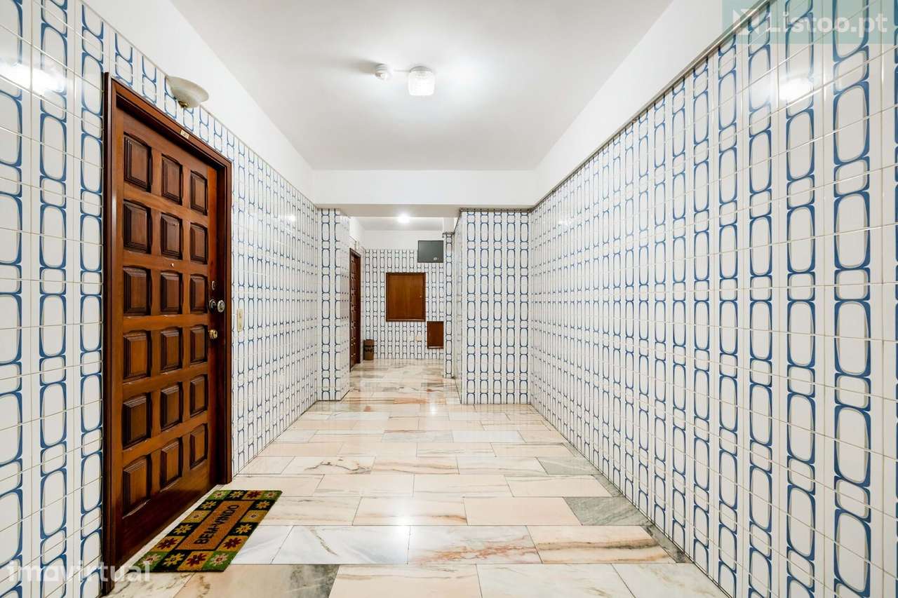 Apartamento T1 Localização Central c/ Varanda e Garagem - Grande imagem: 4/26