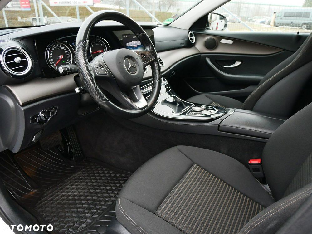 Mercedes-Benz Klasa E 220 d 9G-TRONIC - 4