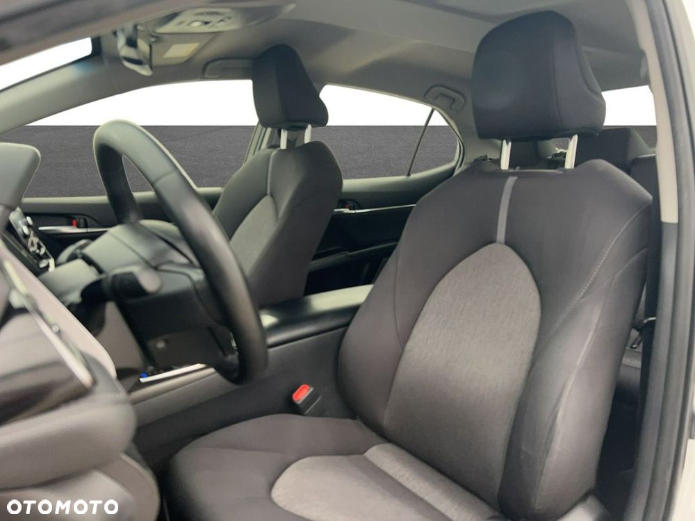 Toyota Camry - 10
