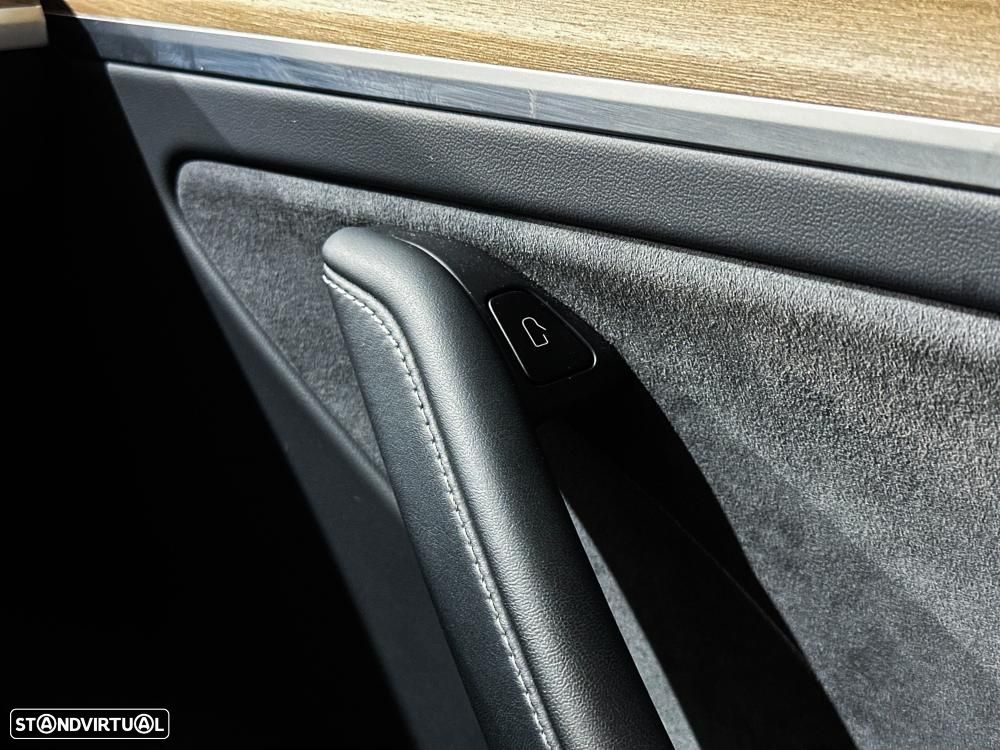 Tesla Model Y Long Range Dual Motor AWD - 35