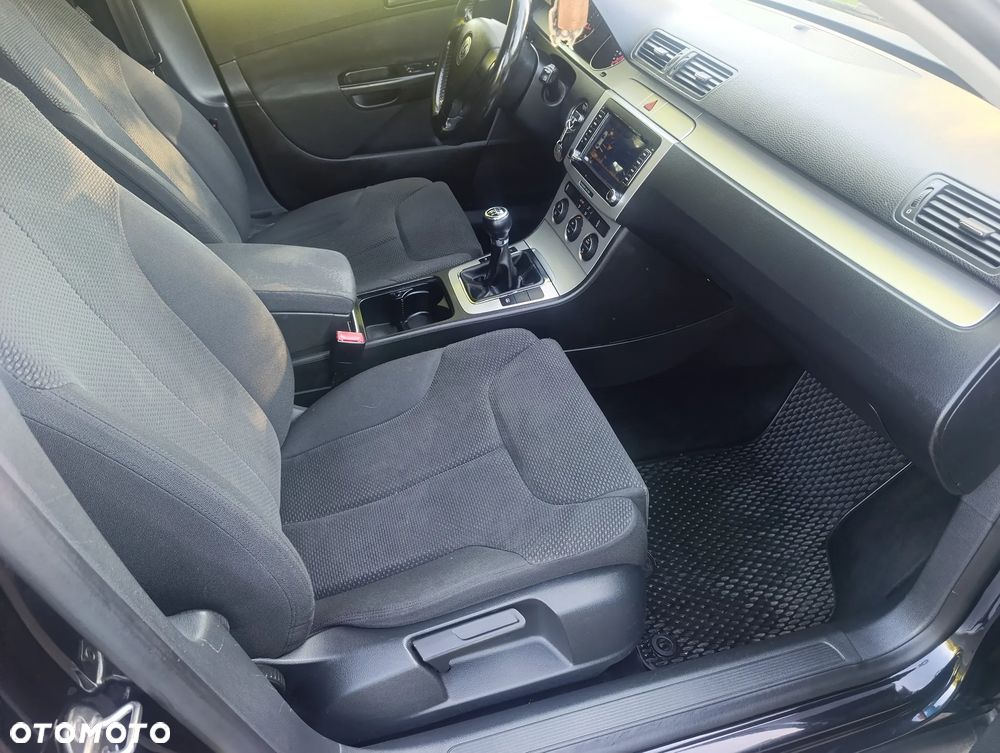 Volkswagen Passat 2.0 TDI DPF Comfortline - 23
