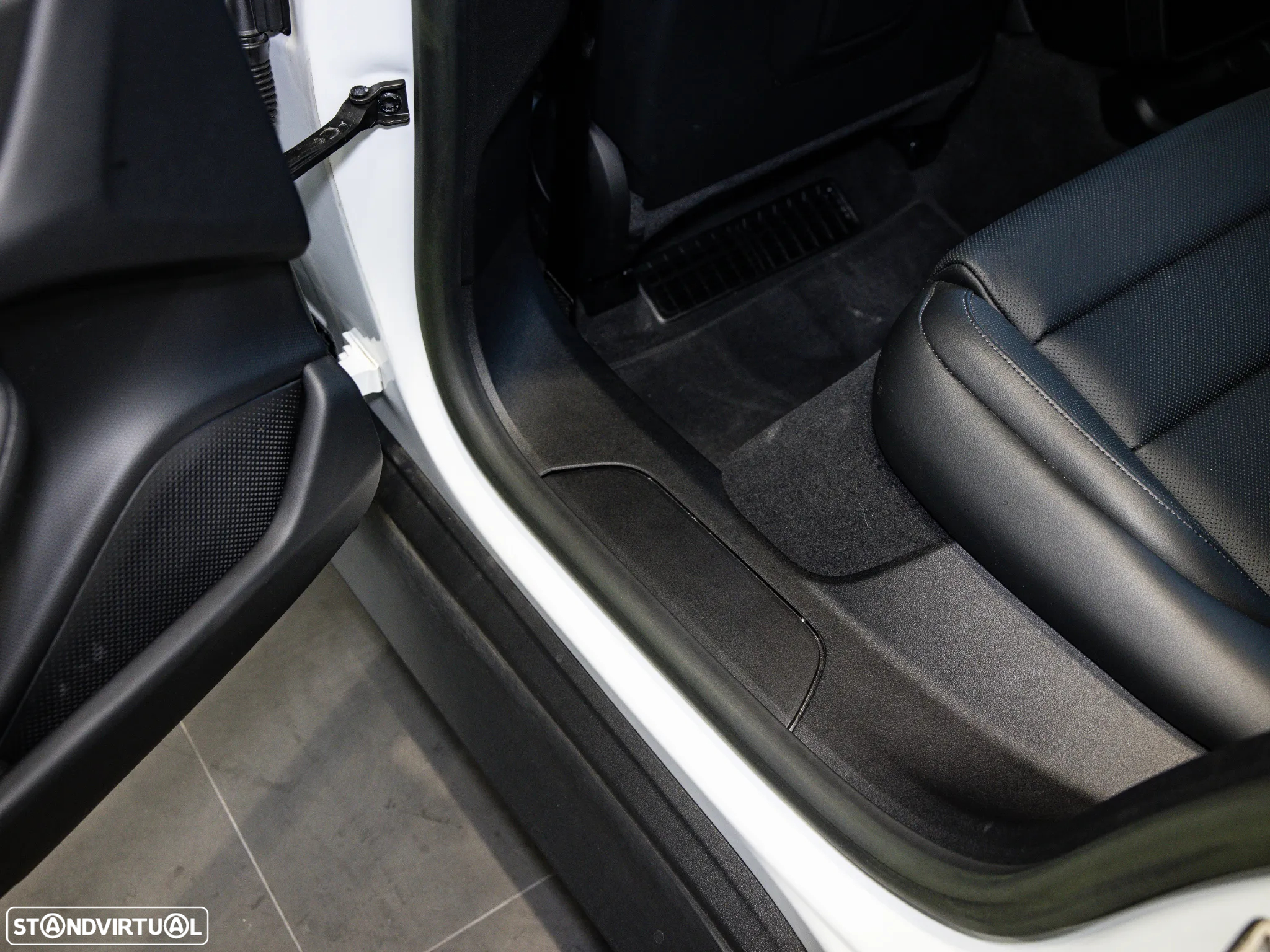 Porsche Taycan Sport Turismo Standard - 36