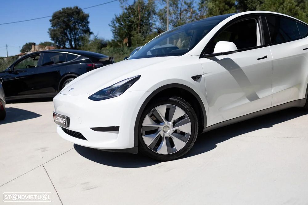 Tesla Model Y Long Range Dual Motor AWD - 9