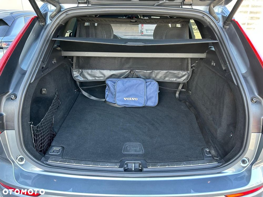 Volvo XC 60 D4 R-Design - 9