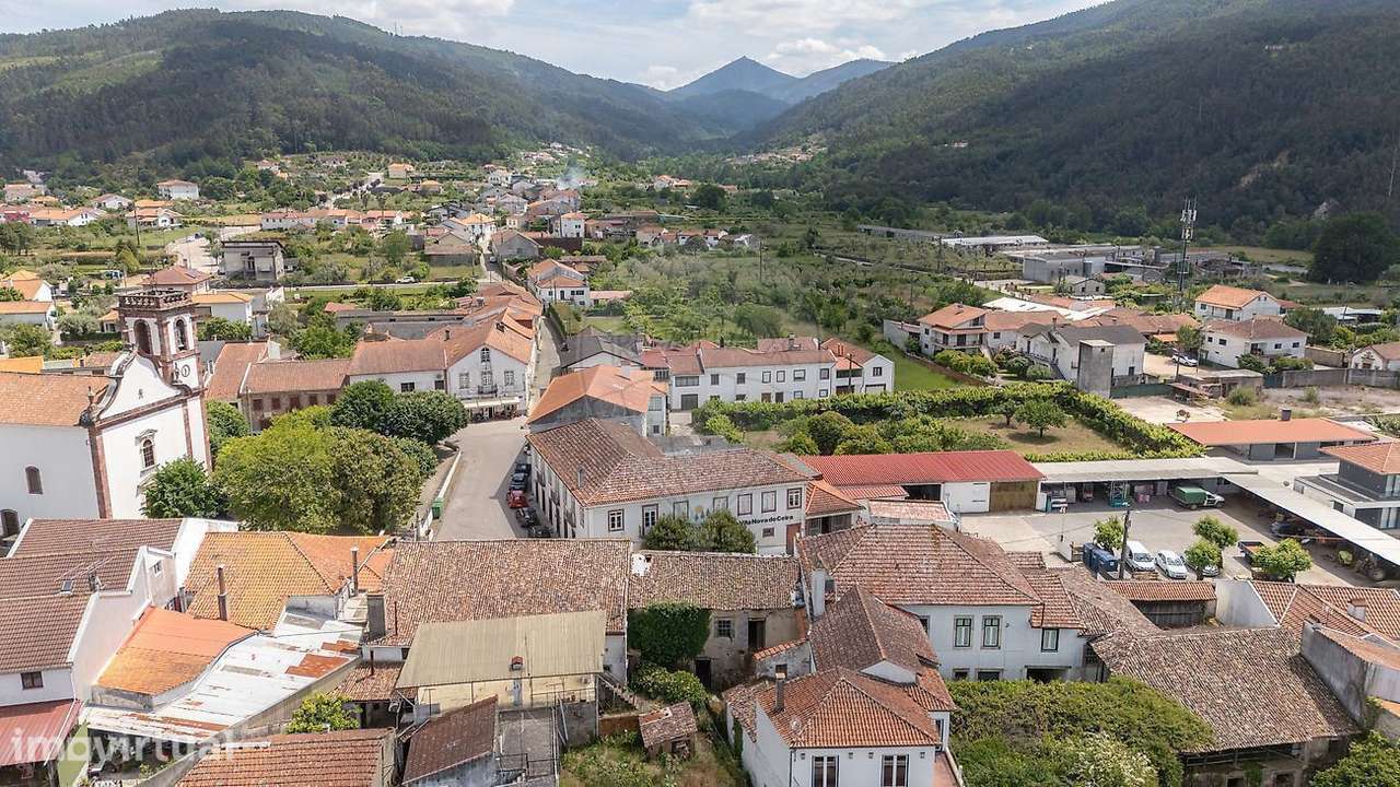Moradia T4 para reabilitar à venda em Vila Nova do Ceira - Góis - Grande imagem: 4/23