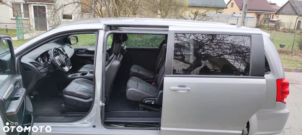 Dodge Grand Caravan - 10