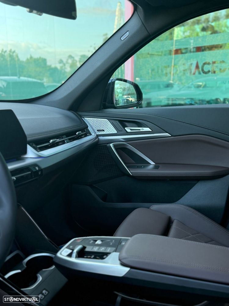 BMW iX1 eDrive20 M Sport Pack - 2