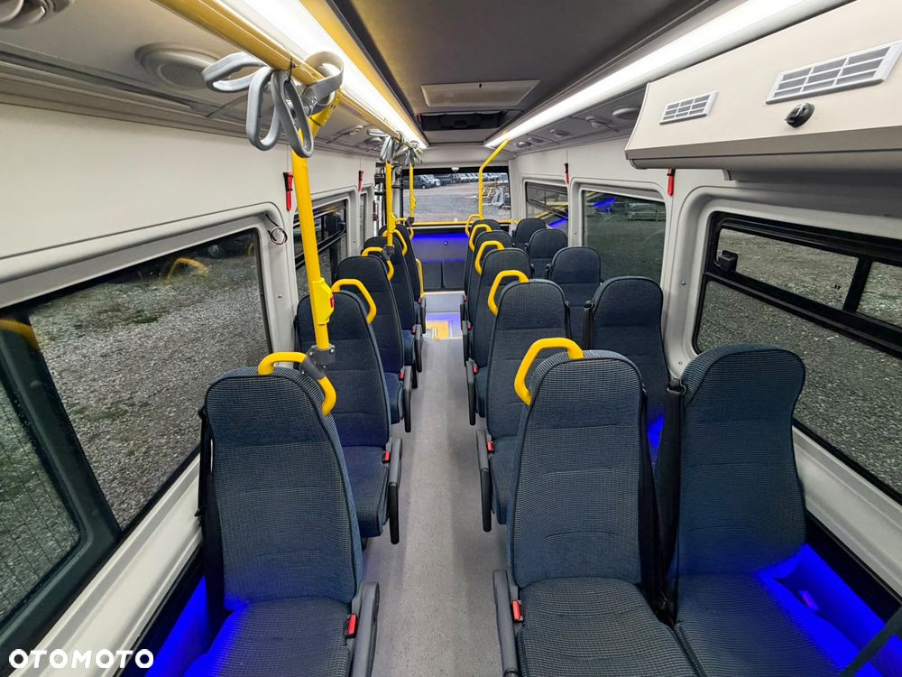 Mercedes-Benz Sprinter 517 - 19